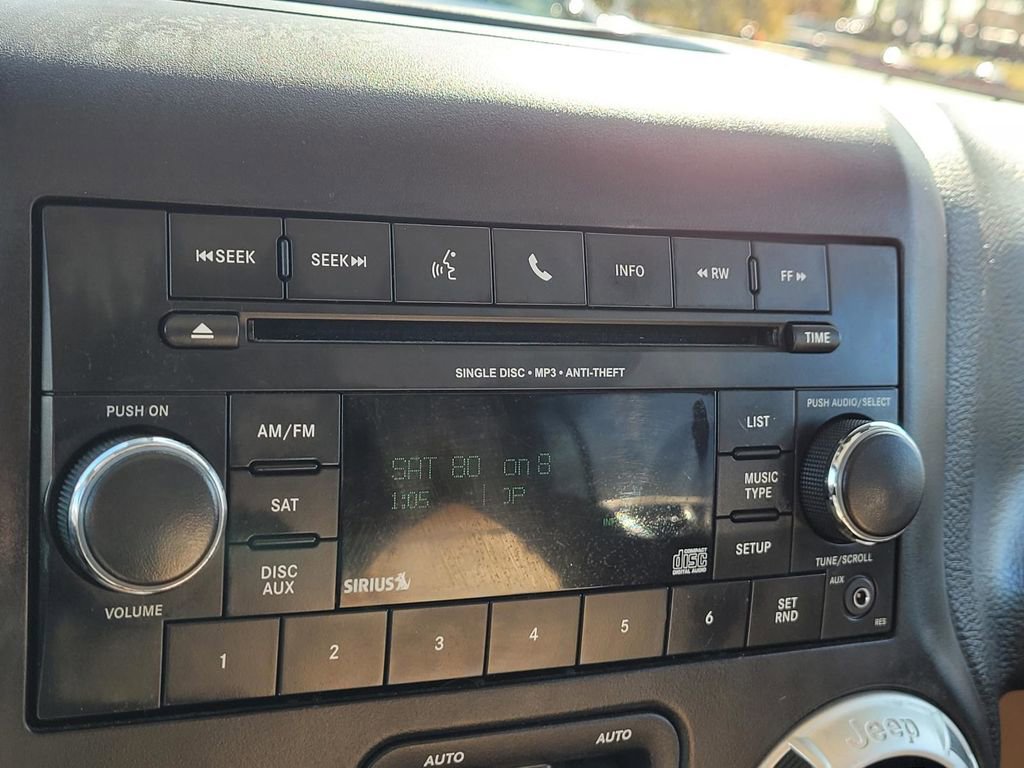 Used 2017 Jeep Wrangler Unlimited Rubicon w/ Connectivity Group image 26