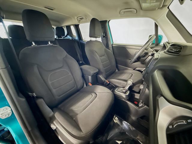 Used 2020 Jeep Renegade Latitude w/ Cold Weather Group image 28