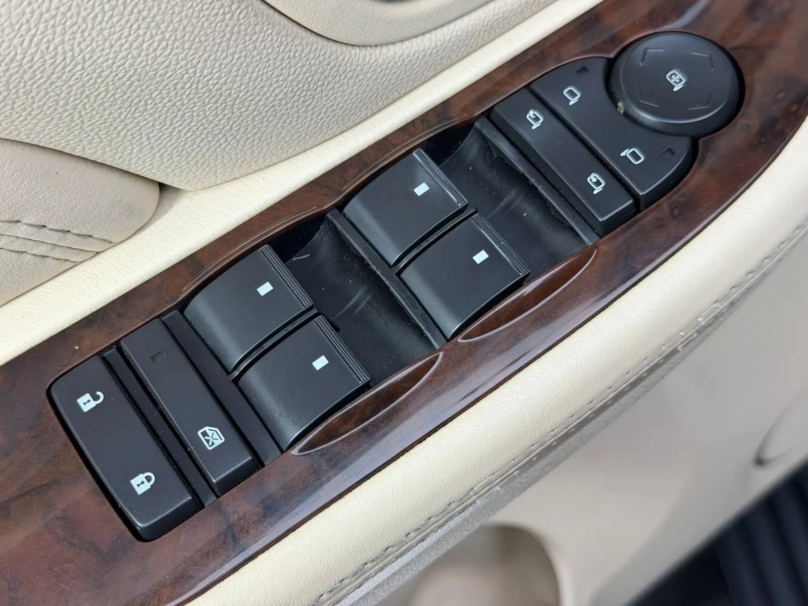 Used 2008 Cadillac Escalade EXT AWD/4WD image 25