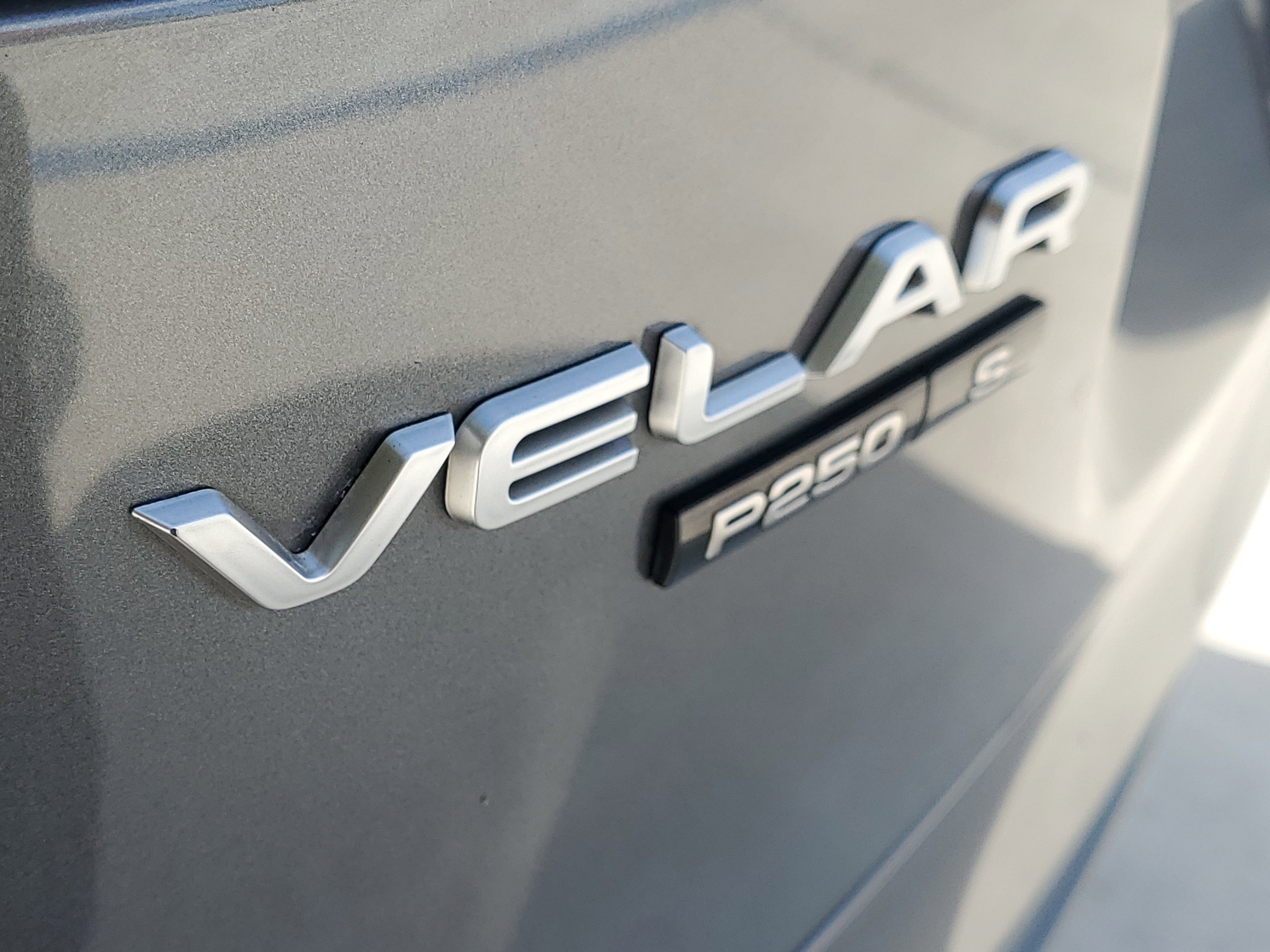 Used 2019 Land Rover Range Rover Velar S image 13