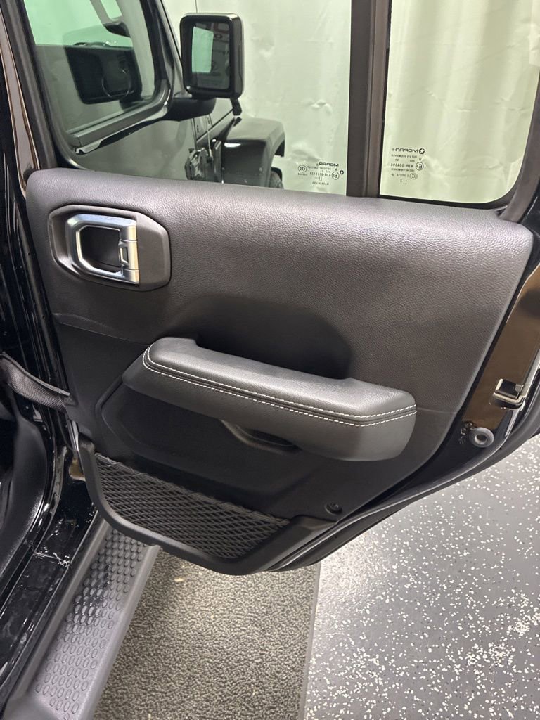 Used 2023 Jeep Wrangler Unlimited Sahara w/ LED Lighting Group AWD/4WD image 27