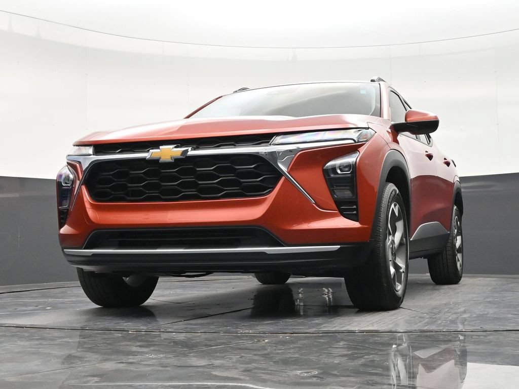 Used 2024 Chevrolet Trax LT w/ Driver Confidence Package FWD image 27