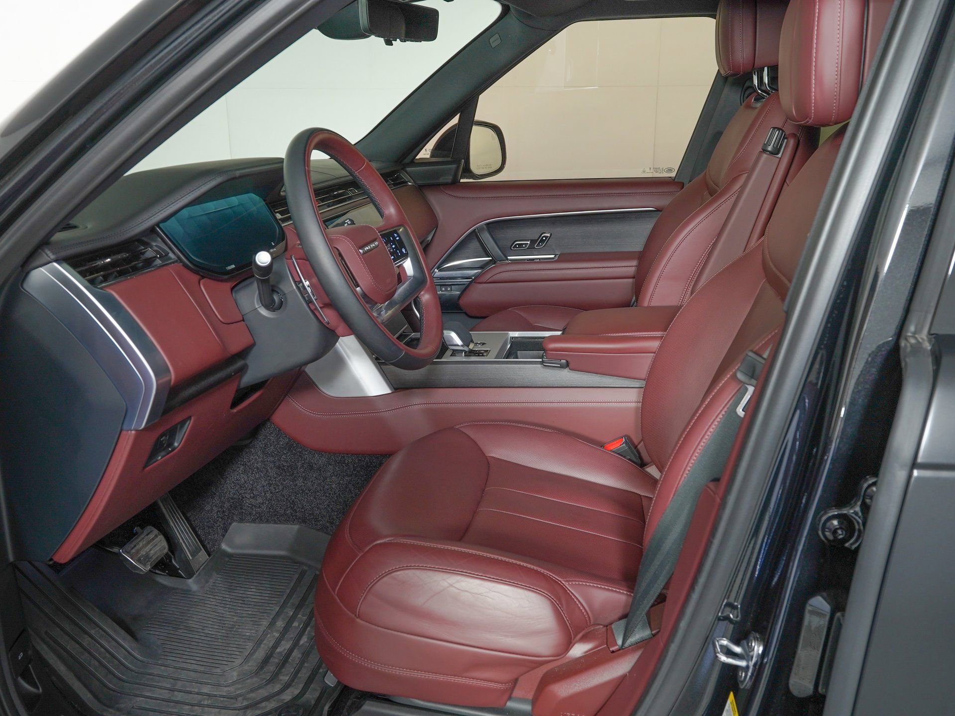 Used 2025 Land Rover Range Rover SE image 15