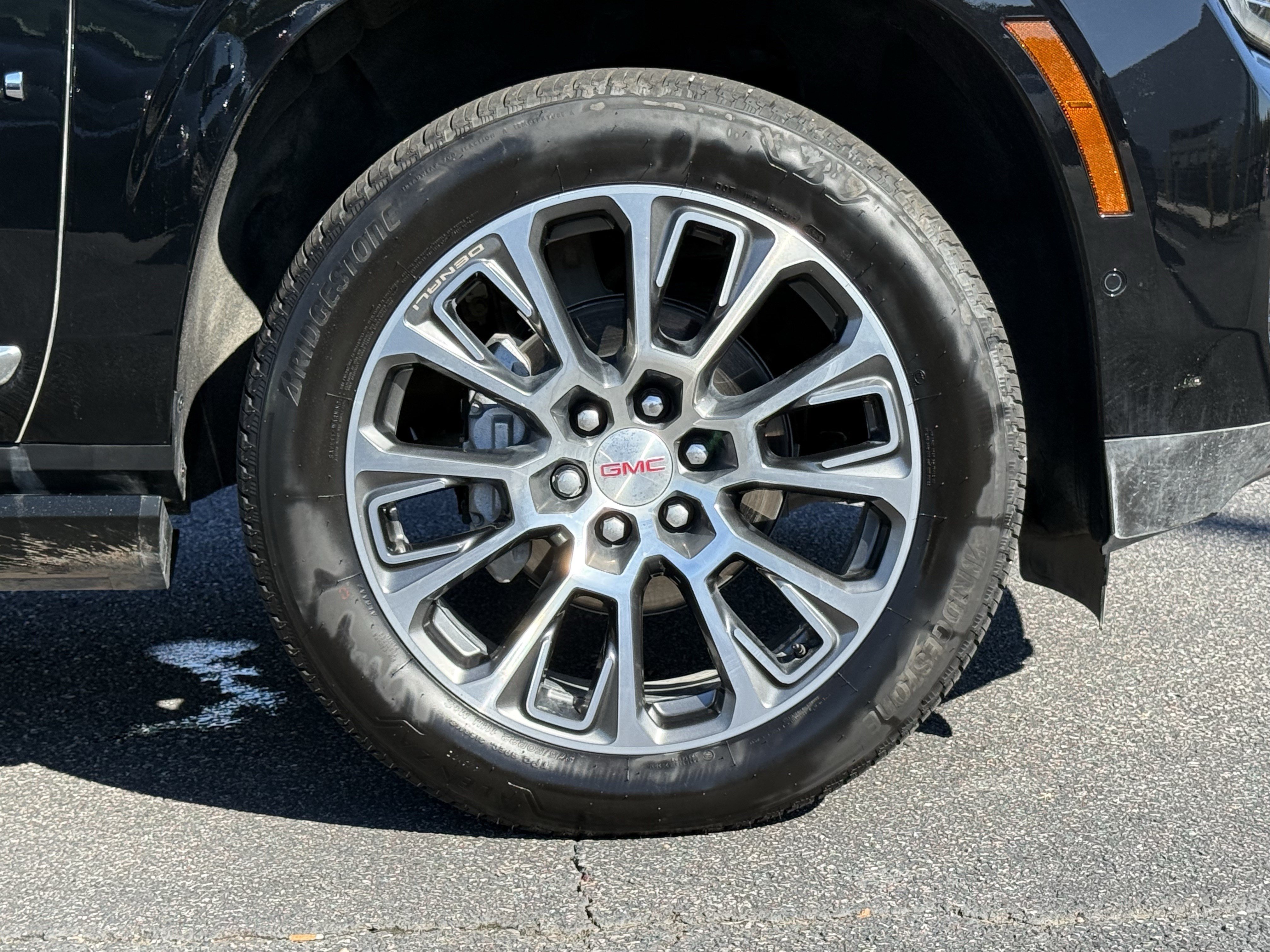 Used 2026 GMC Yukon Denali w/ Sun & Power Step Package AWD/4WD image 12