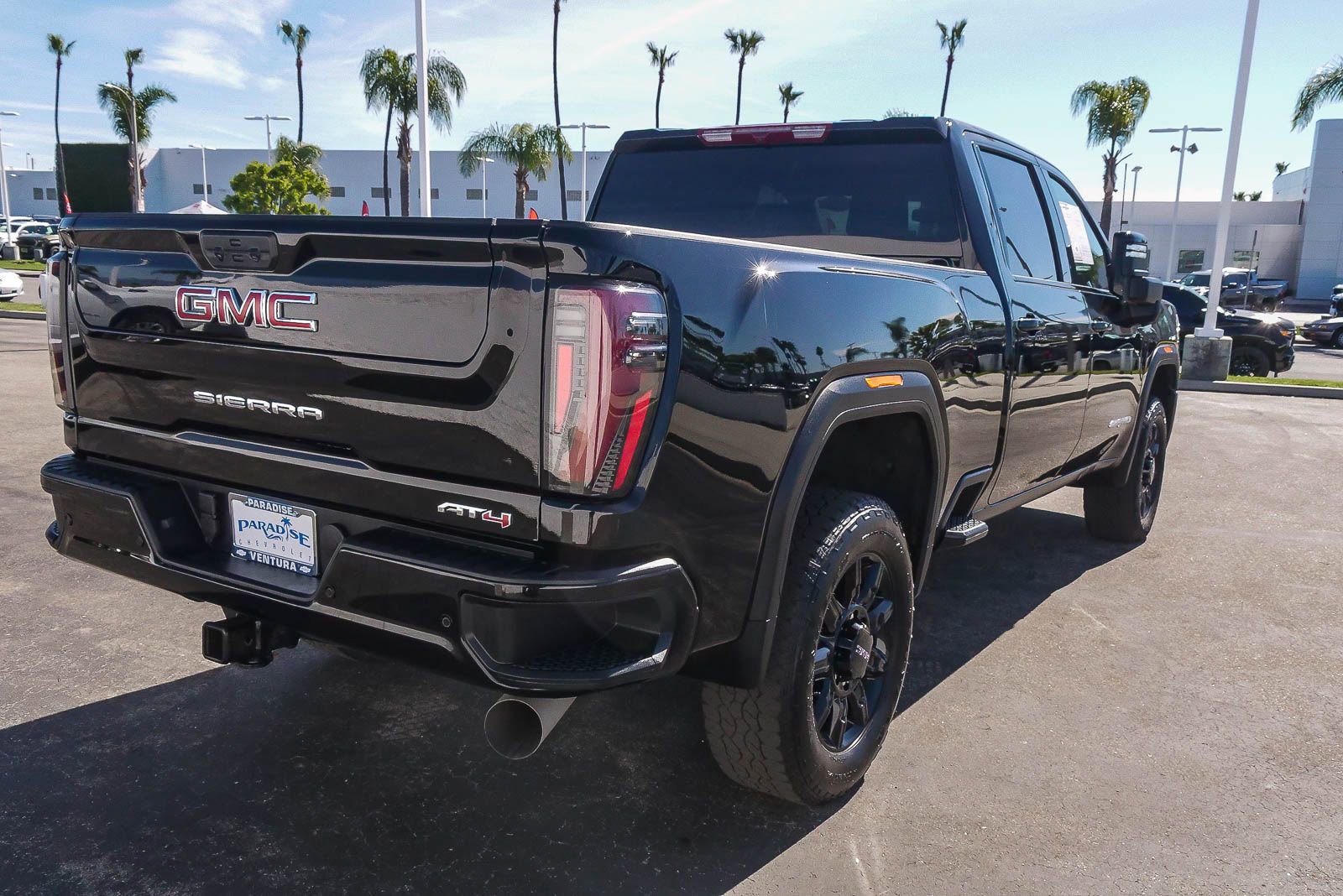 Used 2025 GMC Sierra 2500 AT4 image 9