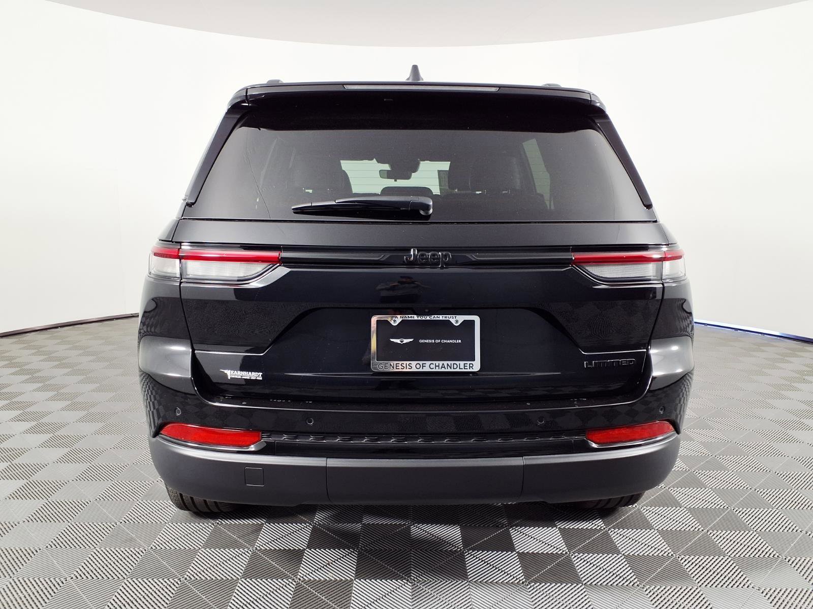 Used 2025 Jeep Grand Cherokee Limited w/ Black Appearance Package image 5