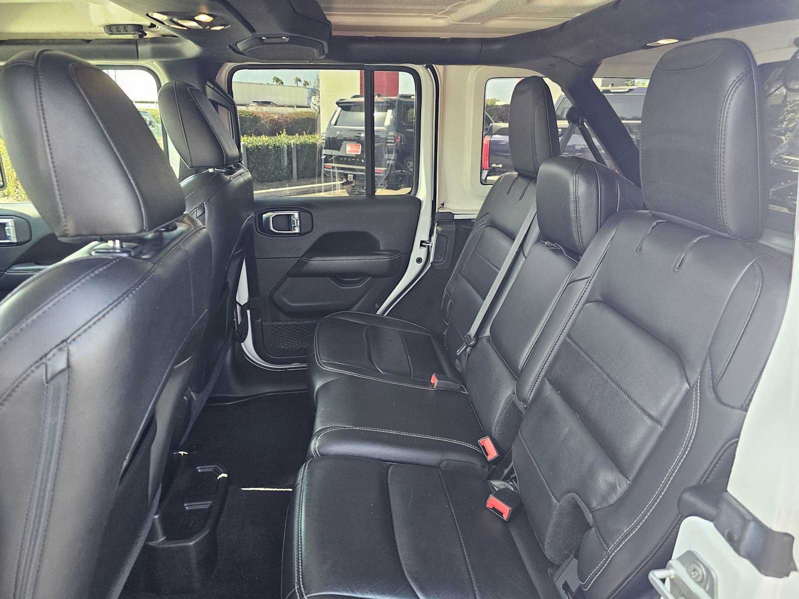 Used 2019 Jeep Wrangler Unlimited Sahara AWD/4WD image 16