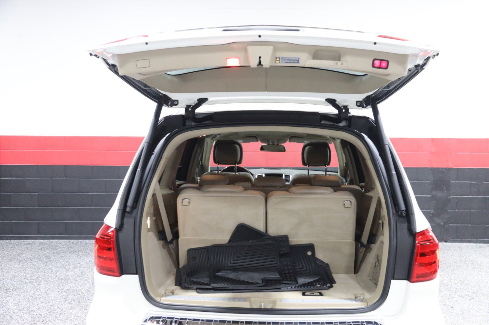 Used 2013 Mercedes-Benz GL 550 4MATIC AMG Sport 4dr Suv image 30