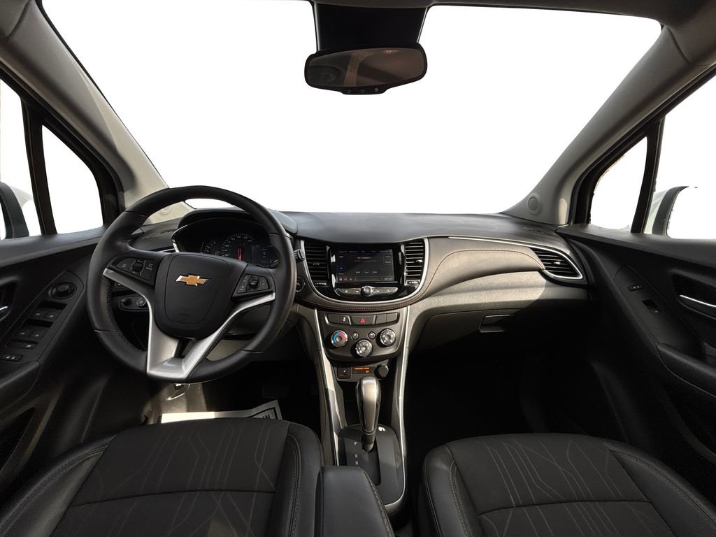 Used 2021 Chevrolet Trax LT w/ Sport Edition image 17