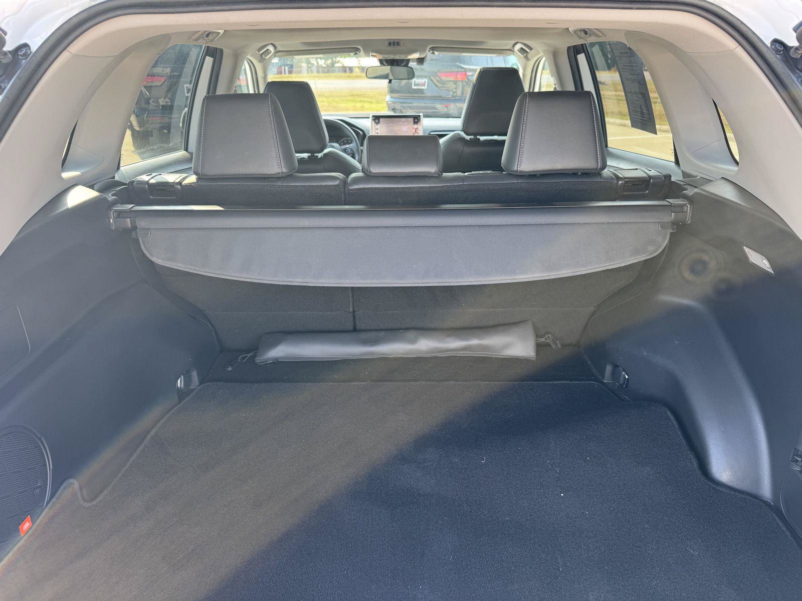 Used 2020 Toyota RAV4 XLE Premium FWD image 10