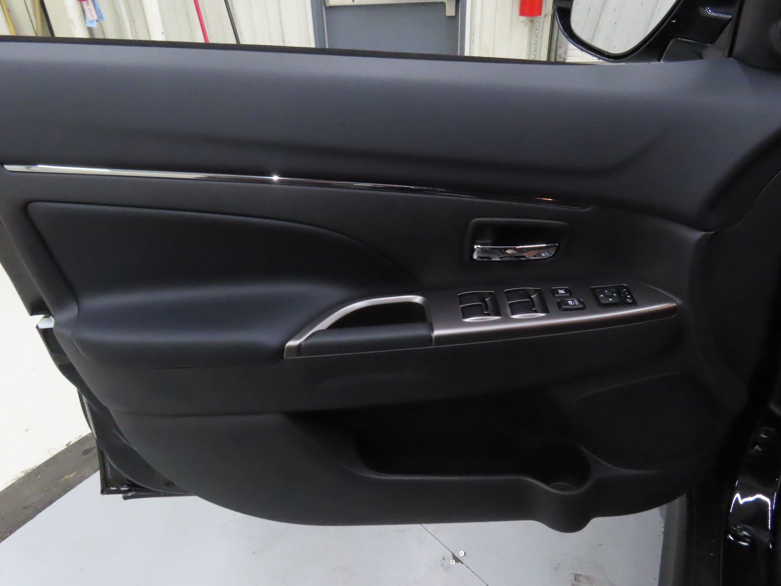 New 2025 Mitsubishi Outlander Sport SE image 9