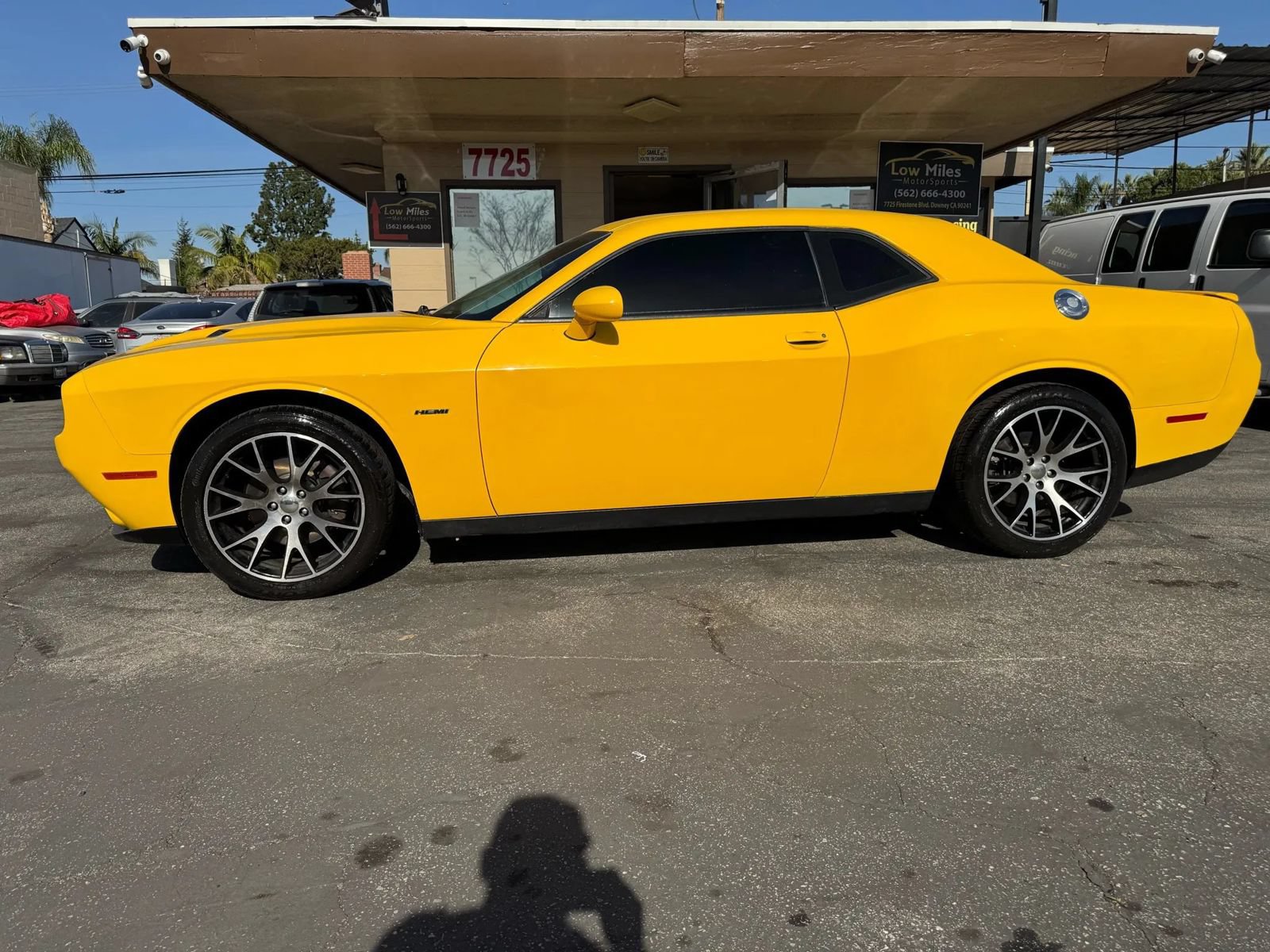 Used 2017 Dodge Challenger R/T RWD image 8