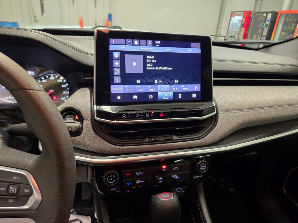 Used 2023 Jeep Compass Sport image 21