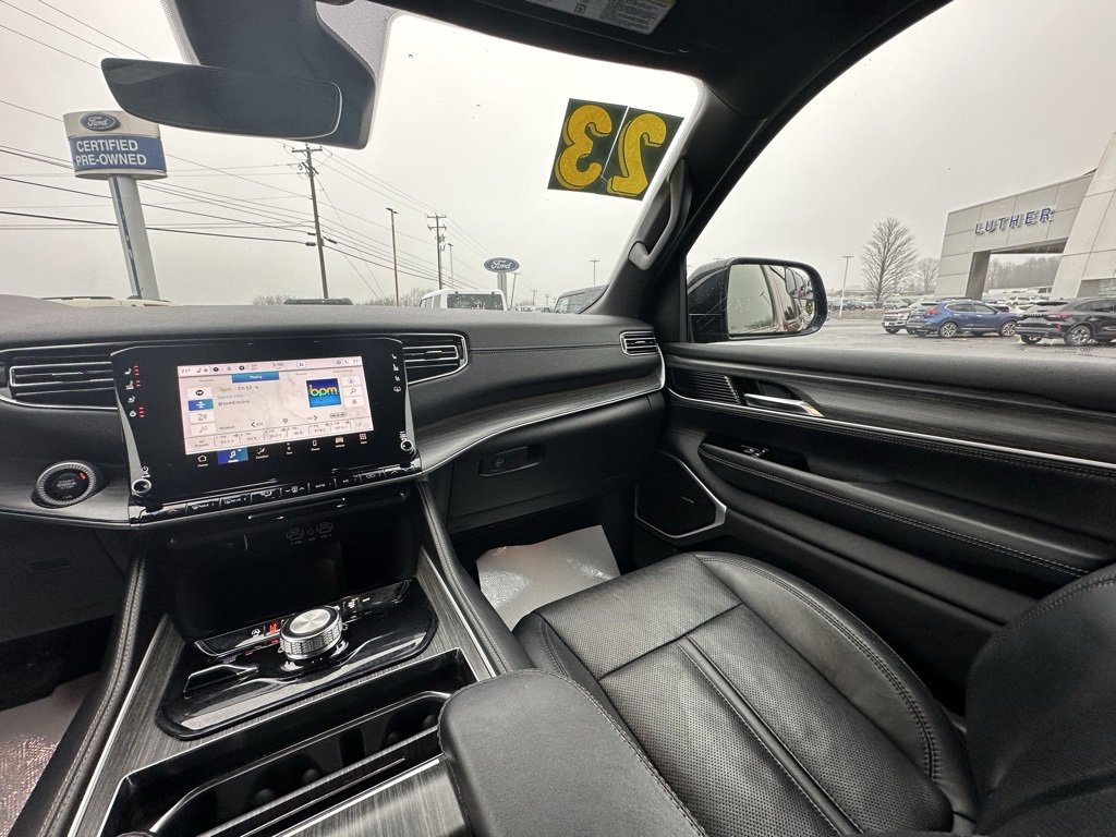 Used 2023 Jeep Wagoneer L Series II image 18