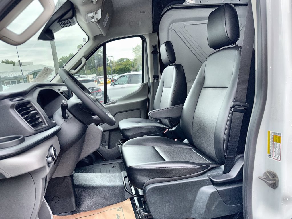 Used 2023 Ford E-Transit Medium Roof RWD image 13
