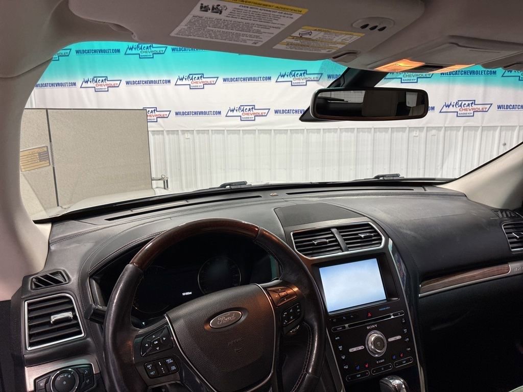 Used 2016 Ford Explorer Platinum image 2