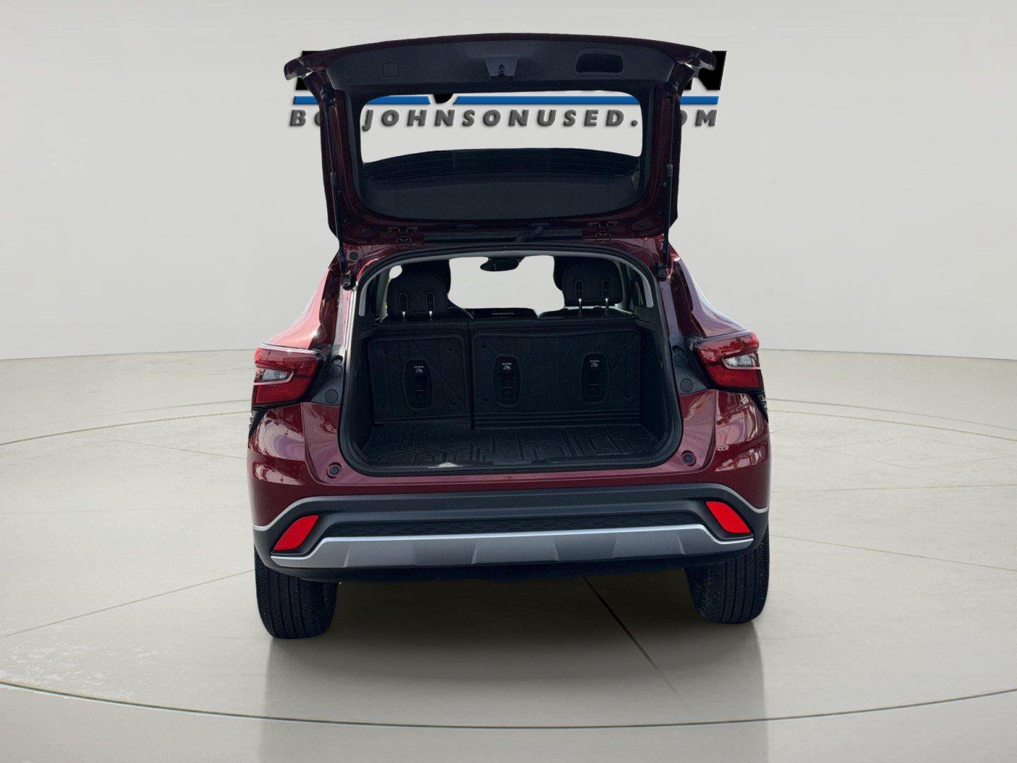 Used 2024 Chevrolet Trax LT w/ Driver Confidence Package FWD image 11