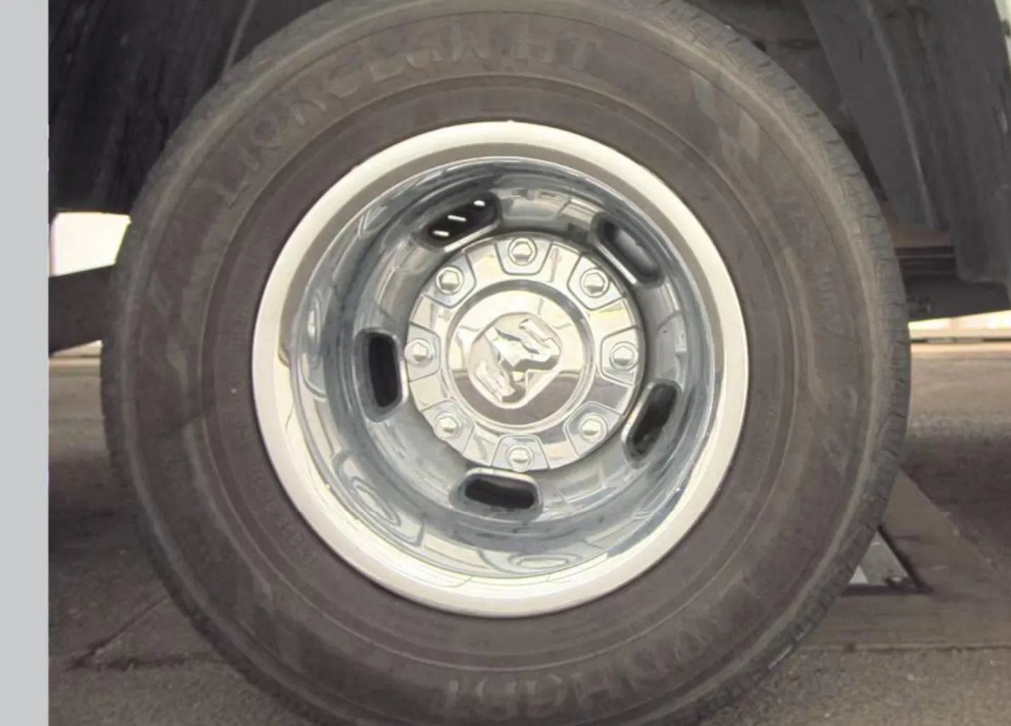 Used 2024 RAM 3500 Tradesman w/ Chrome Appearance Group AWD/4WD image 17