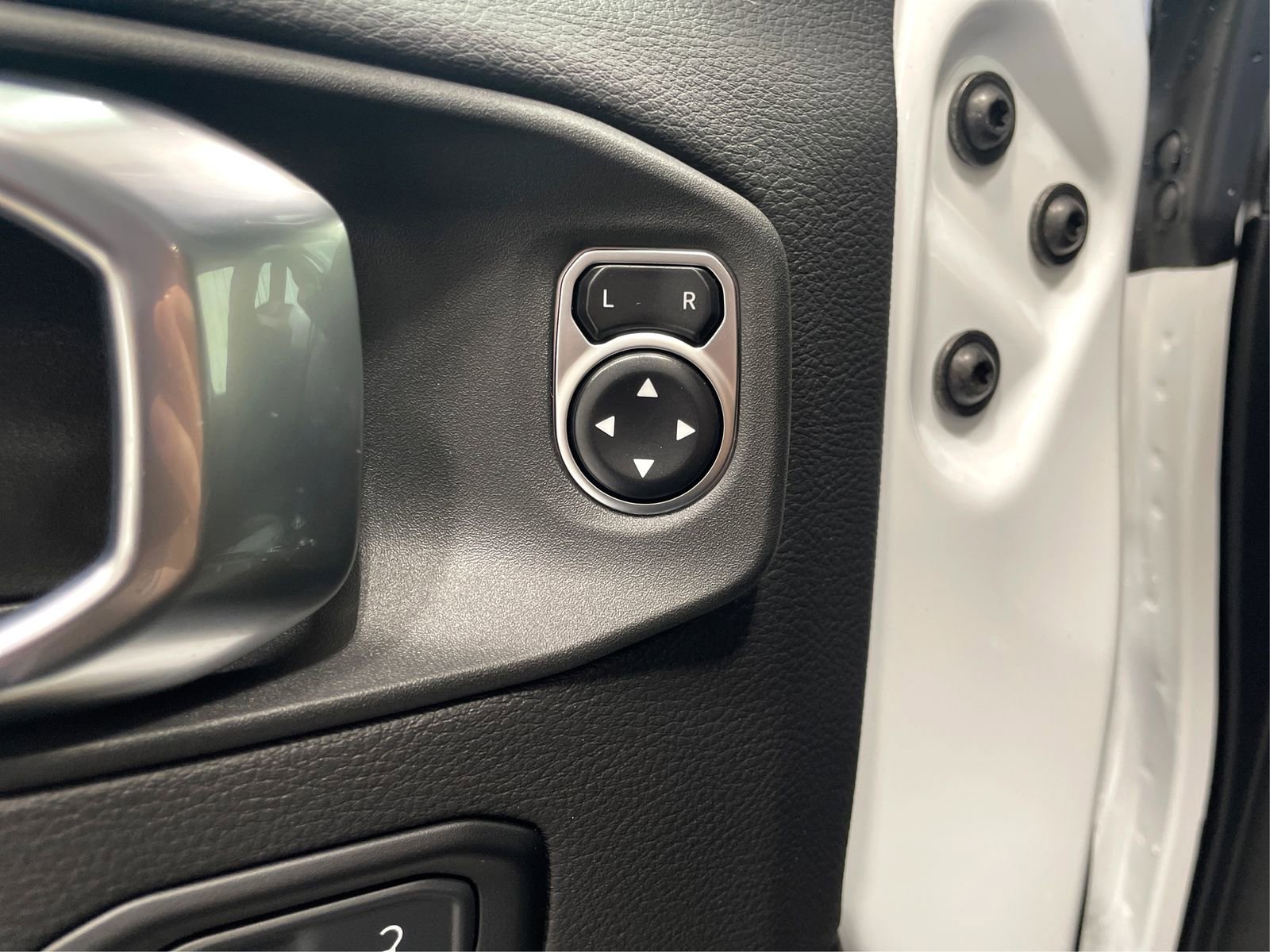 Used 2024 Jeep Wrangler Unlimited Rubicon w/ Technology Group image 32