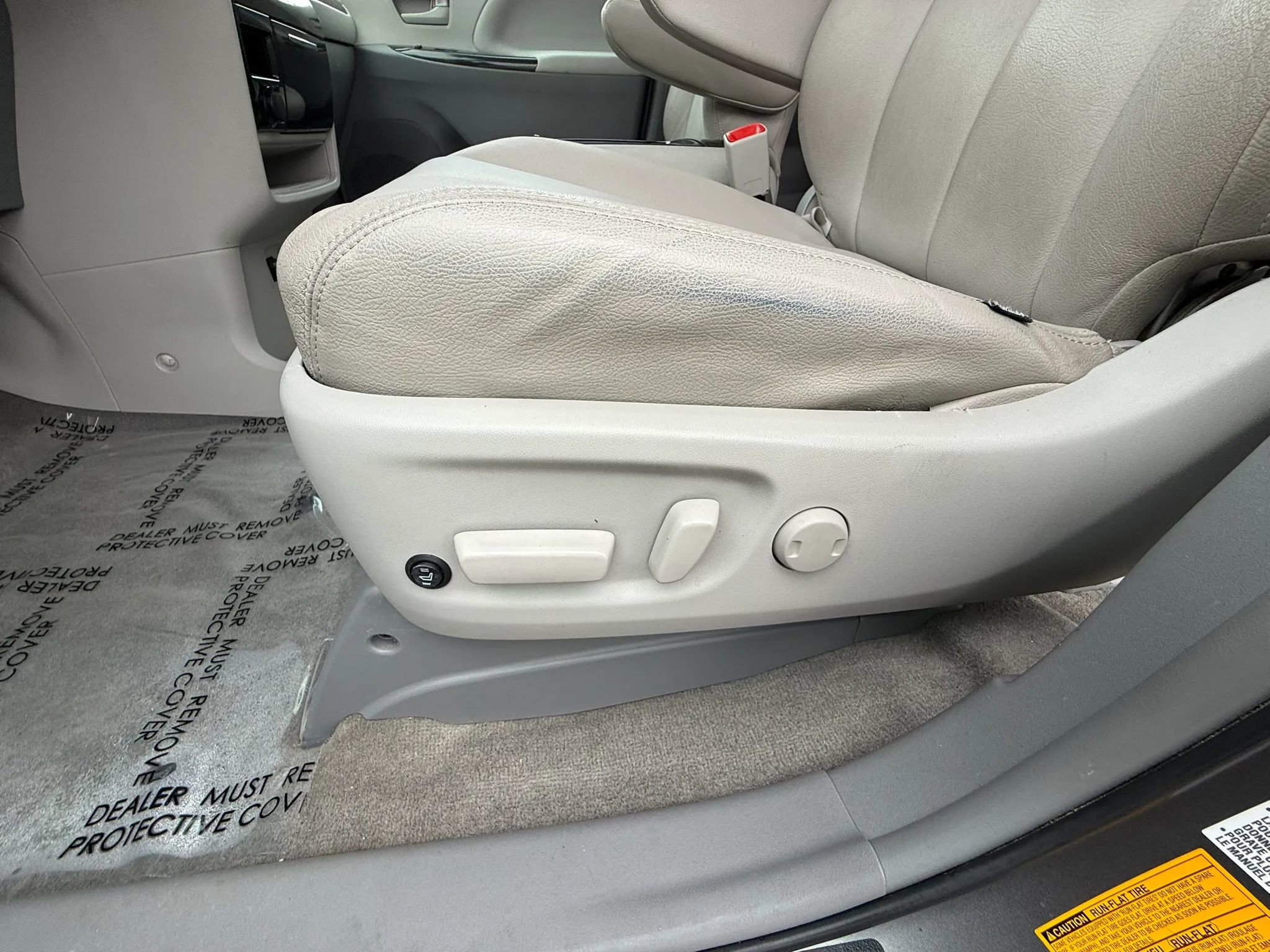 Used 2013 Toyota Sienna LE w/ Towing Pkg image 17