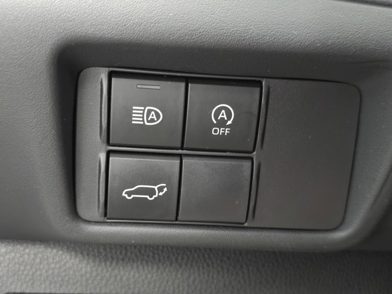 Used 2023 Toyota Highlander XLE AWD/4WD image 26