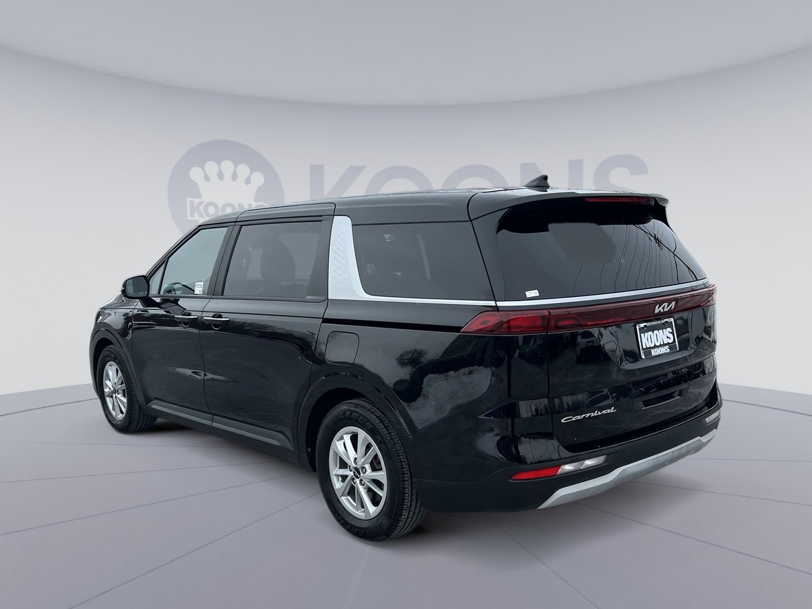 Used 2022 Kia Carnival LX image 4