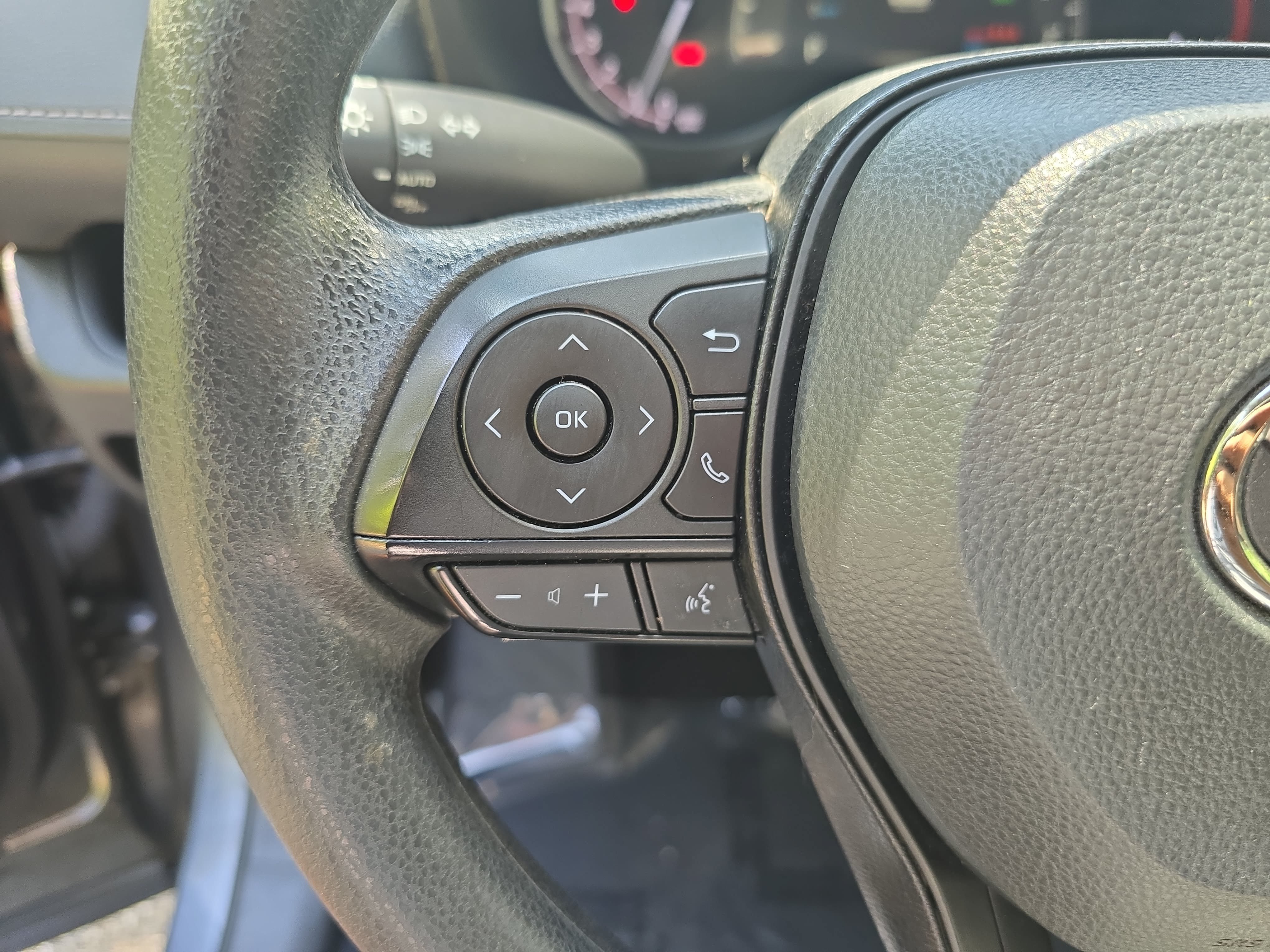 Used 2024 Toyota RAV4 XLE w/ Convenience Package FWD image 18