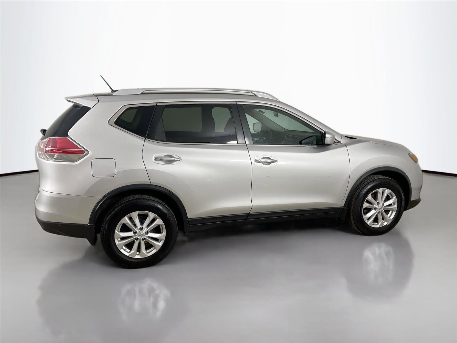 Used 2014 Nissan Rogue SV FWD image 16