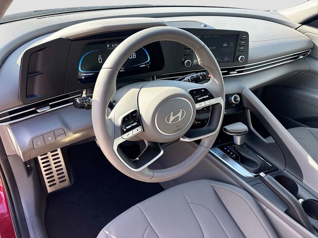 Certified 2025 Hyundai Elantra Sport image 8