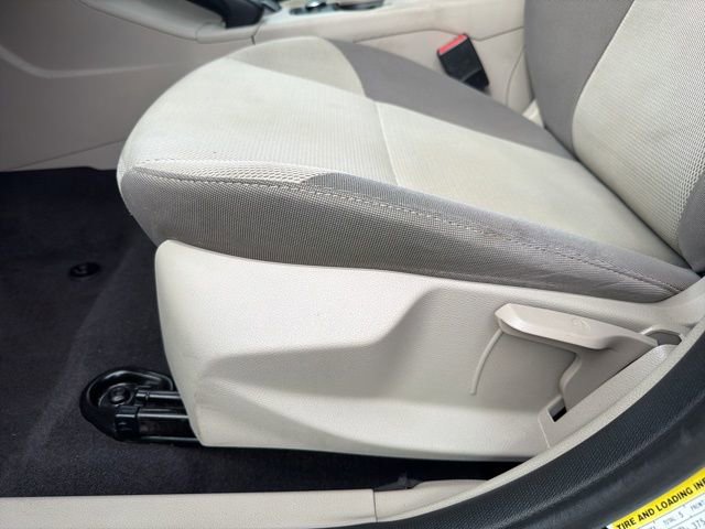 Used 2014 Ford Focus SE w/ SE Winter Package FWD image 15