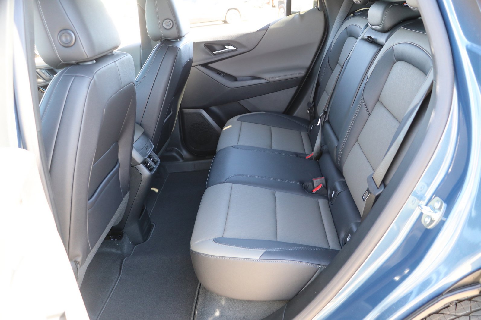 Used 2025 Chevrolet Colorado W/T w/ Advanced Trailering Package RWD image 28