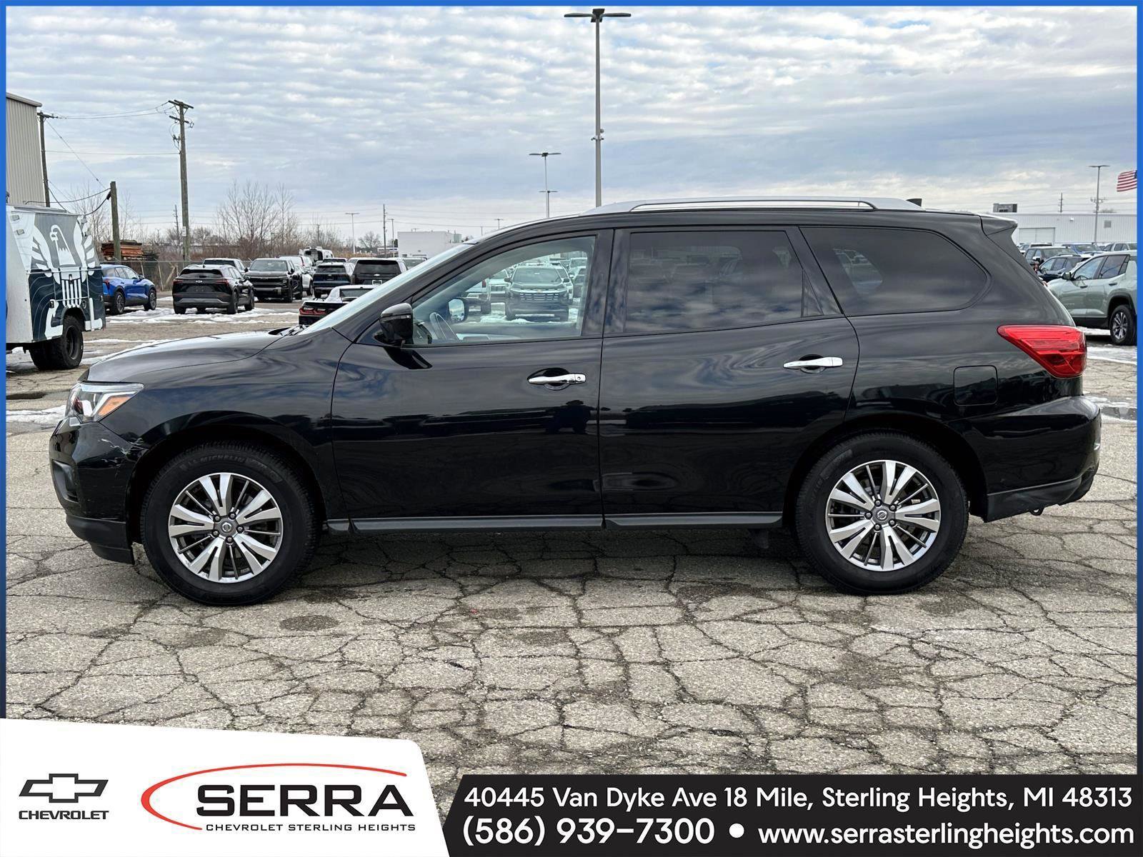 Used 2019 Nissan Pathfinder SL image 2
