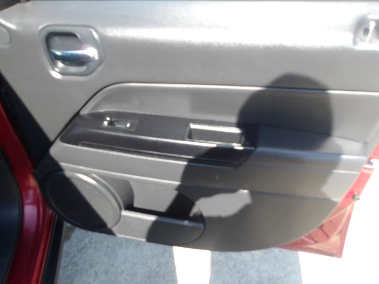 Used 2014 Jeep Patriot Latitude FWD image 9