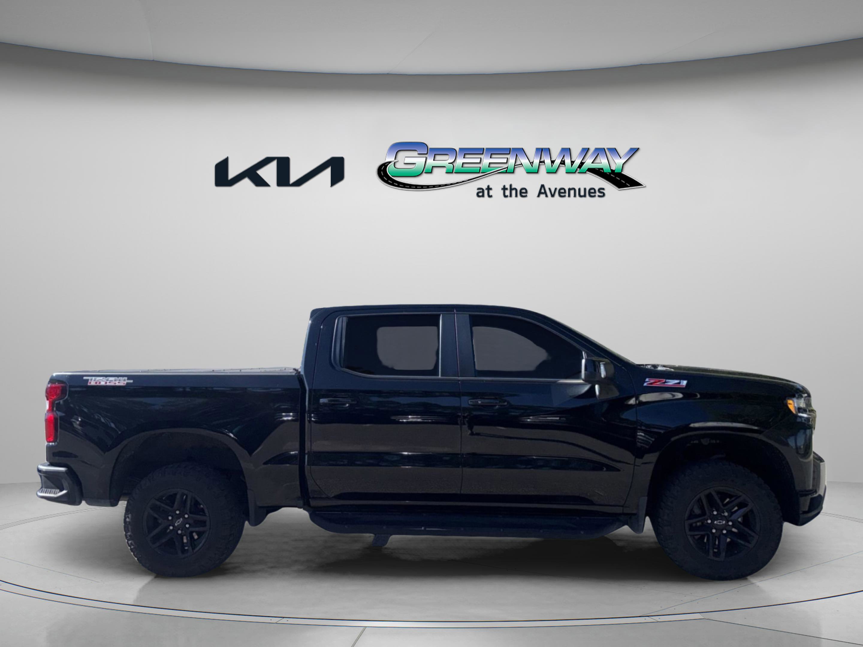 Used 2021 Chevrolet Silverado 1500 LT Trail Boss w/ Convenience Package II image 2