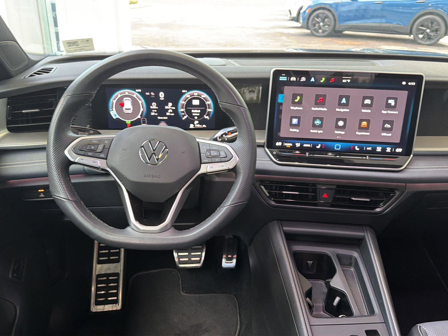 Certified 2025 Volkswagen Tiguan SE R-Line AWD/4WD image 17
