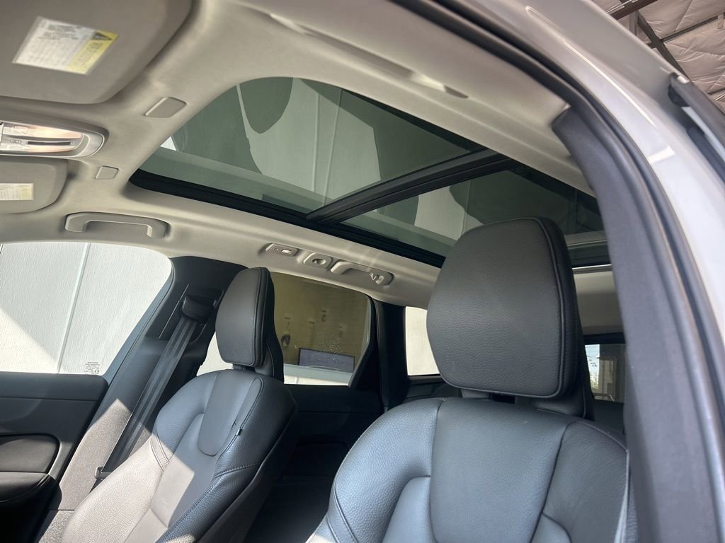 Used 2023 Volvo XC60 B5 Plus AWD/4WD image 4