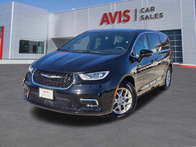 Used 2025 Chrysler Pacifica Select