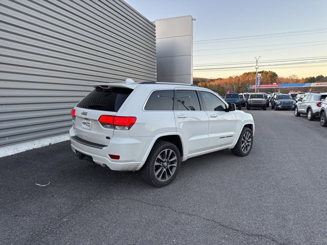 Used 2017 Jeep Grand Cherokee Overland image 3