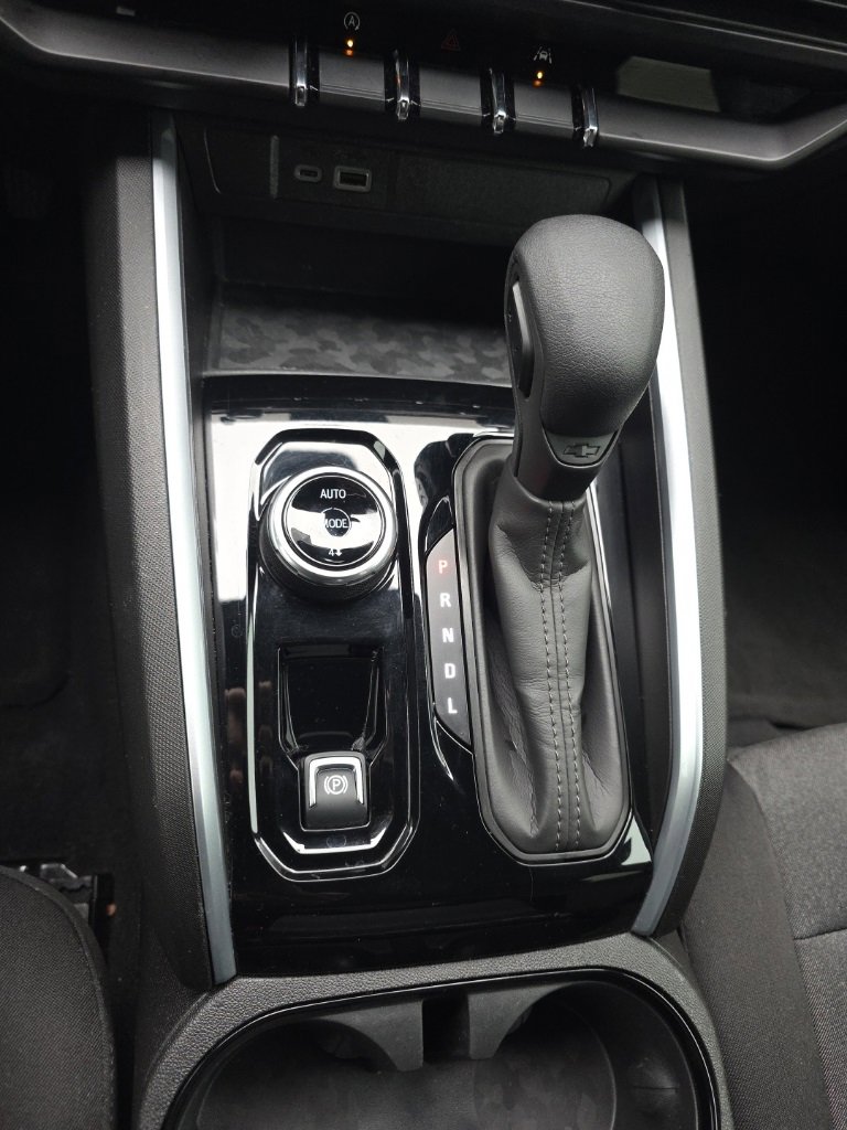 Used 2024 Chevrolet Colorado Trail Boss w/ Technology Package image 11