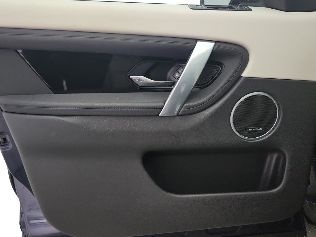 Used 2020 Land Rover Discovery Sport S image 29