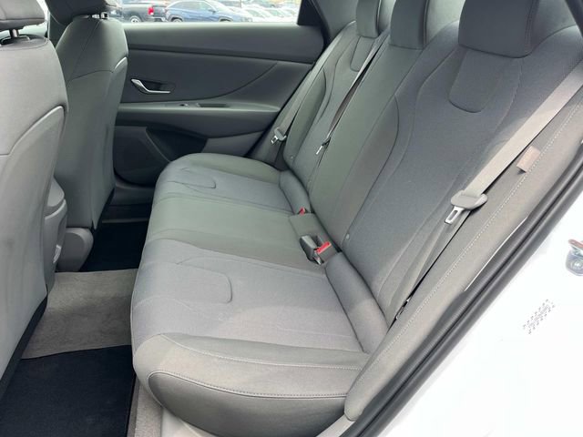 Used 2024 Hyundai Elantra SE image 18