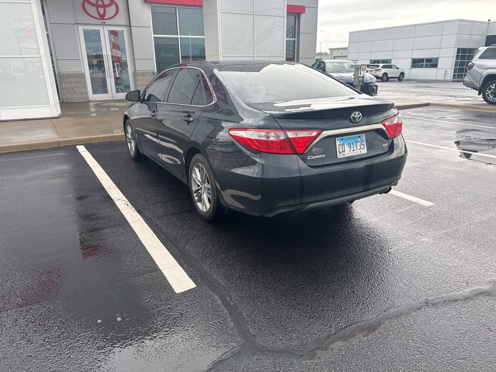 Used 2015 Toyota Camry SE w/ Moonroof Package image 5