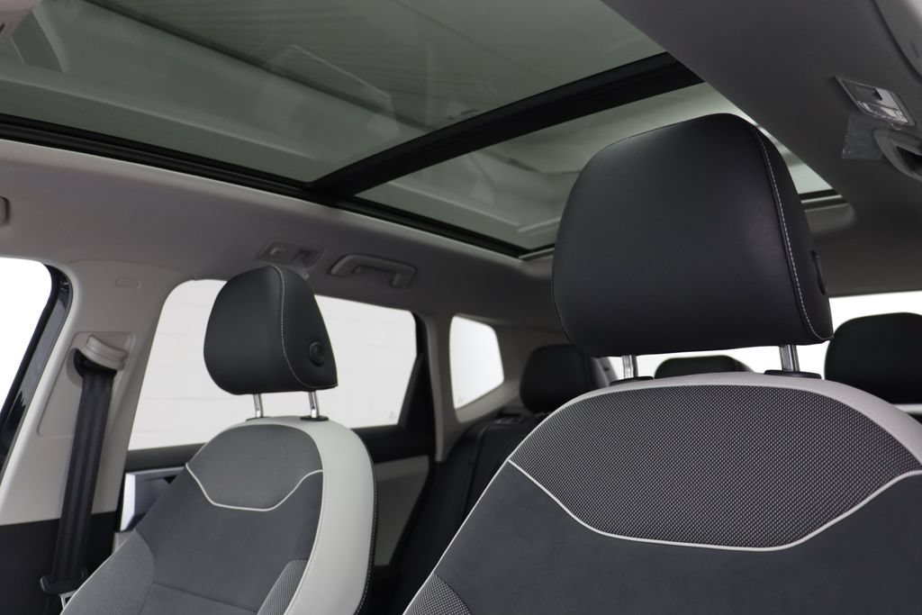 New 2026 Volkswagen Taos SE AWD/4WD image 13
