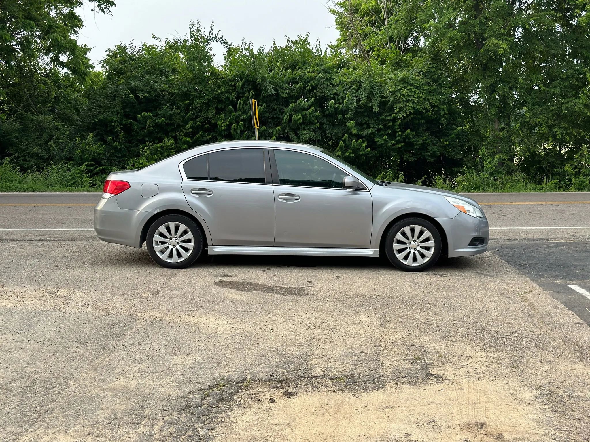 Used 2010 Subaru Legacy 2.5i Limited image 5