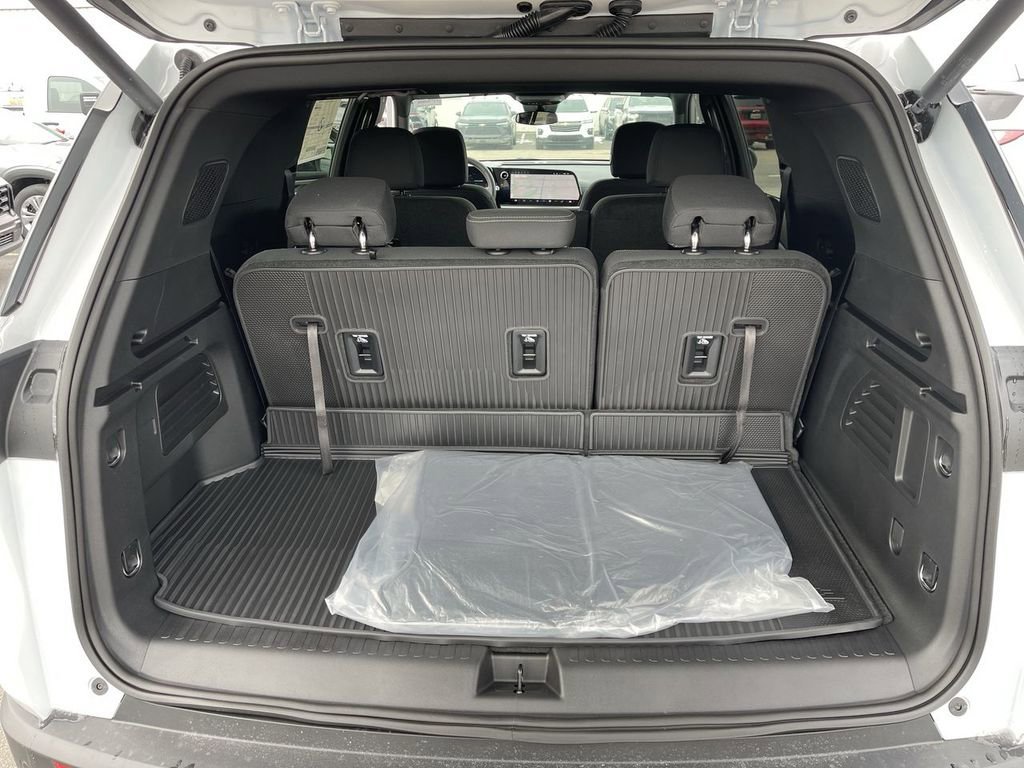 New 2026 Chevrolet Traverse LT w/ LPO, Floor Liner Package image 24