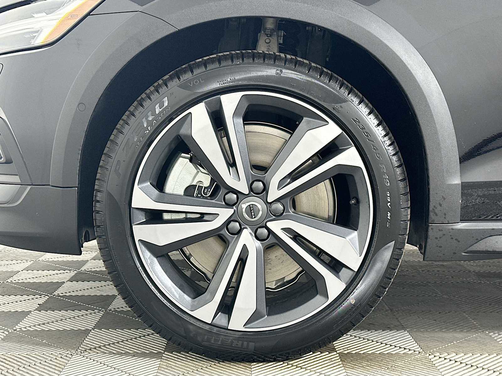 Certified 2025 Volvo V60 B5 Cross Country Plus w/ Protection Package Premier image 28