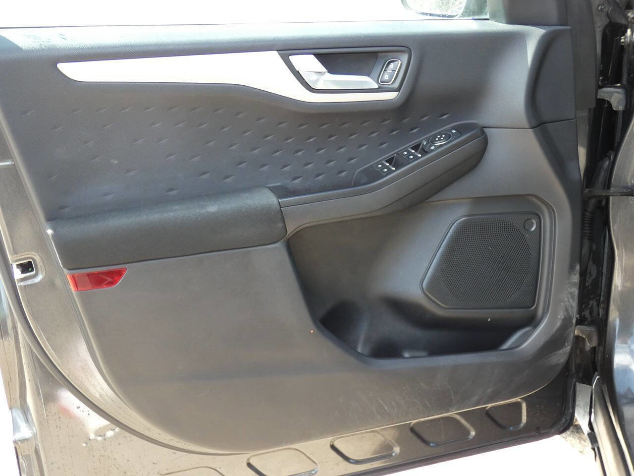 Used 2020 Ford Escape SE image 17