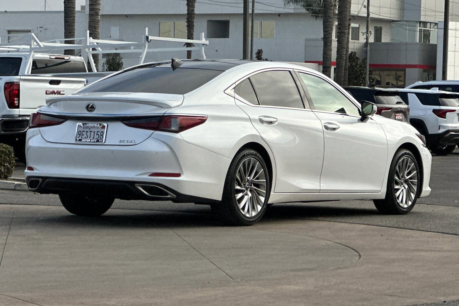 Used 2023 Lexus ES 350 Luxury image 4