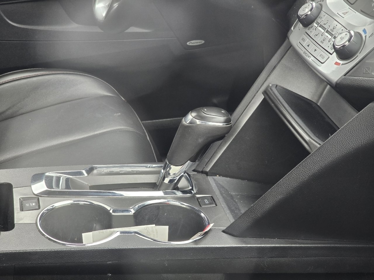 Used 2016 Chevrolet Equinox LTZ w/ Enhanced Convenience Package FWD image 14