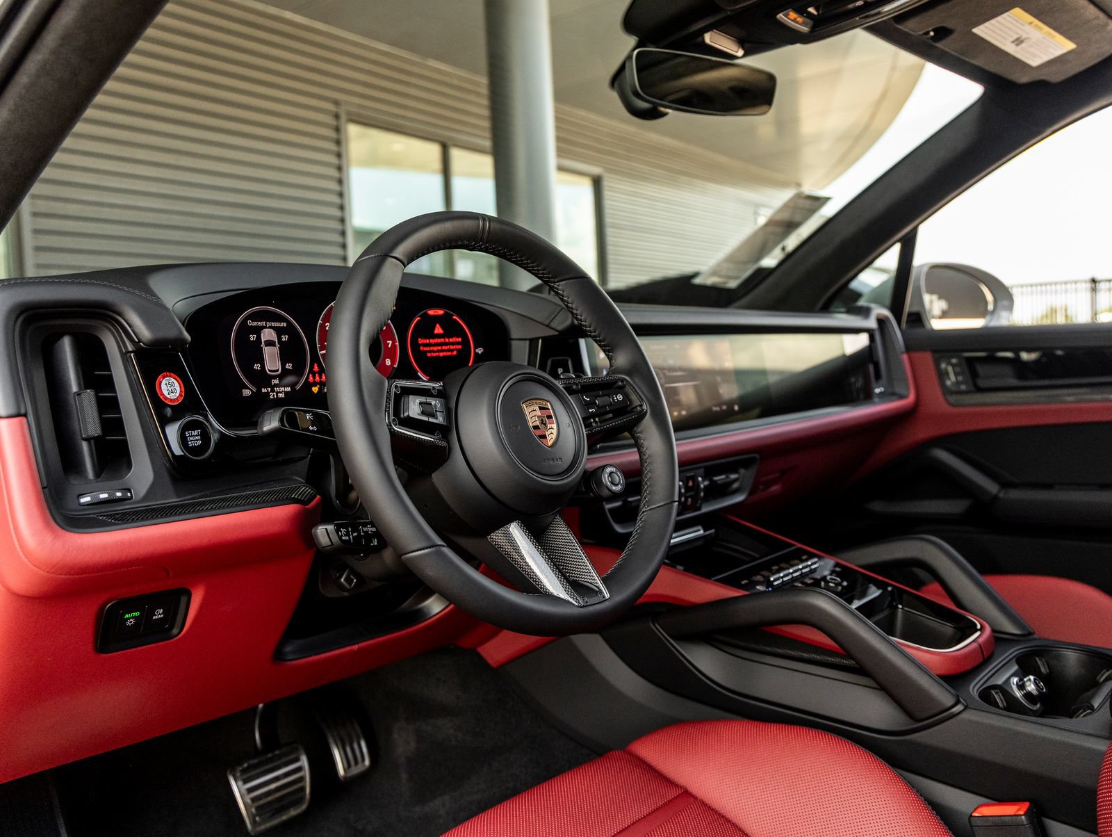 Certified 2025 Porsche Cayenne GTS AWD/4WD image 4